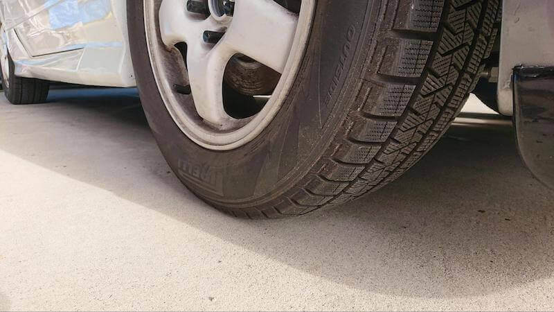 保管する車両のタイヤの空気圧に注意